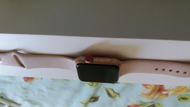 Vendo apple watch serie 3 rose com GPS + Celular com marca de uso