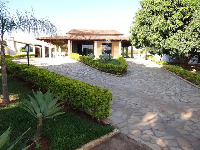 Arniqueiras QD 04 Casa 4 qts 3 suítes lazer lote 2.287m pode dividir só 950mil Ac Imóvel - Foto 2