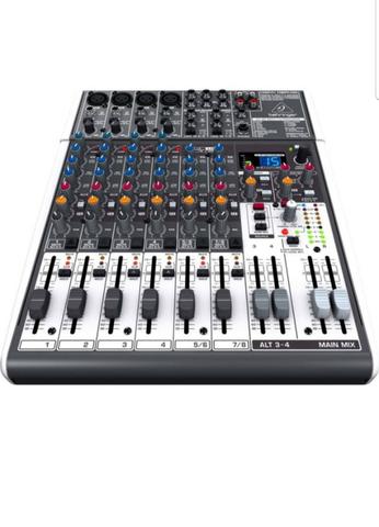 Mesa de som Behringer X1204 USB