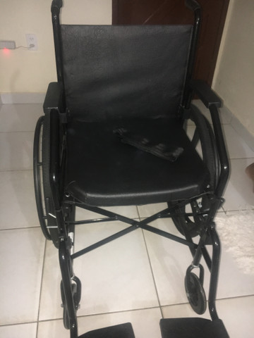 Vende-se cadeira de rodas - Foto 3