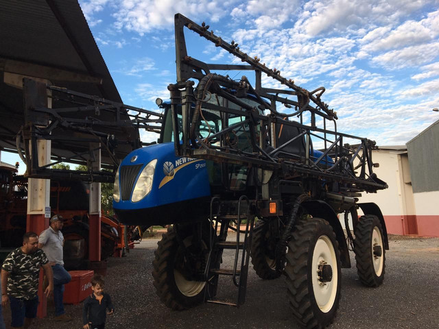 PULVERIZADOR NEW HOLLAND SP 2500