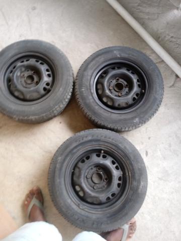 Vendo 4 rodas 13 com peneus todos novos - Foto 2