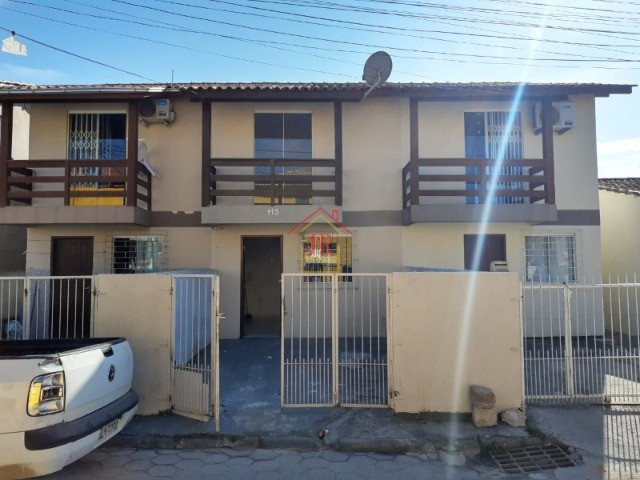 Linda Casa sobrado com 02 dormitórios nos Ingleses, / Agede sua visita.