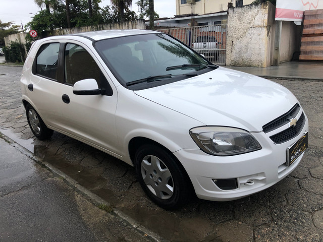 Gm celta spirit 1.0 2011 pego troca