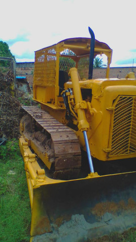 Vende-se trator caterpillar D4D