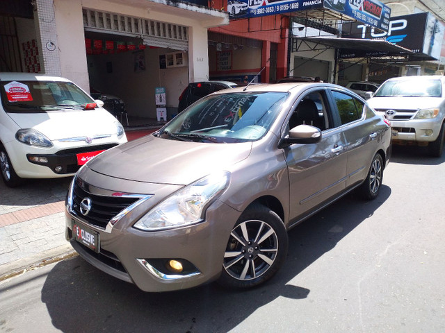 Versa 1.6 SL 2018/2018 automático muito novo com 4 pneus novos Goodyear