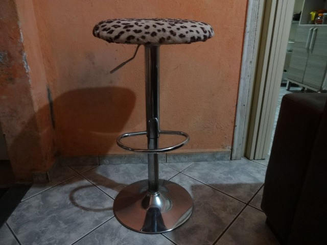 Banqueta ABS Alta . Valor R$120,00 . Tenho Apenas Uma . Não Entrego - Foto 2