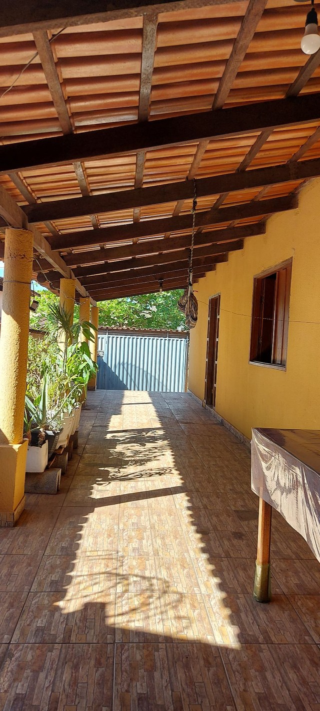 Casa com um predinho nos fundos