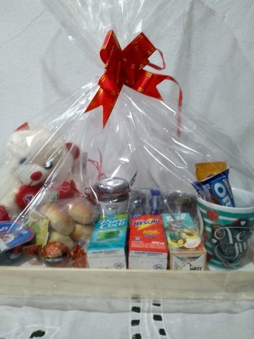 Cesta de café da manhã  ,chocolate ,namorados e outras  - Foto 2