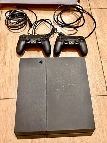 PS4 - FAT - 500GB - com a caixa original - 2 controles - 8 jogos originais