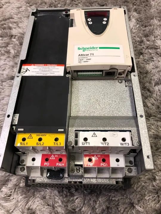 Inversor Schneider Altivar 71 - 30hp 380v Trifasico - Foto 3