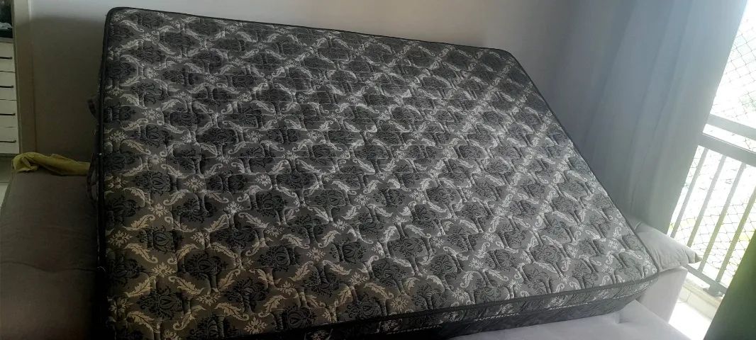 Colchão de casal com molas usado 