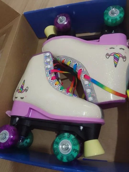Patins Unicórnio Roller Skate 4 Rodas Tam.35 ao 38 Ajustável C/luz Fenix - Foto 4