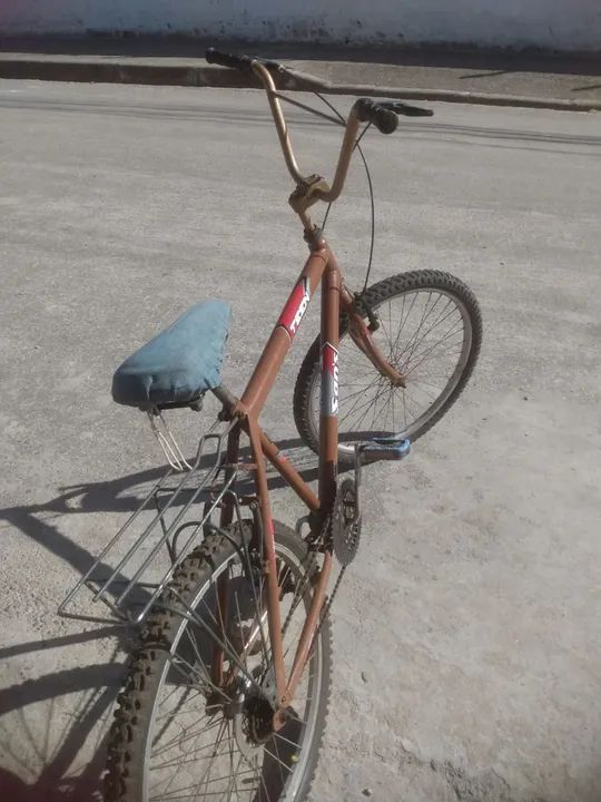 Bicicleta com bagageiro e cadeirinha infantil - Foto 2