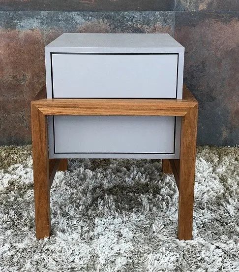 Mesa de Cabeceira com duas gavetas