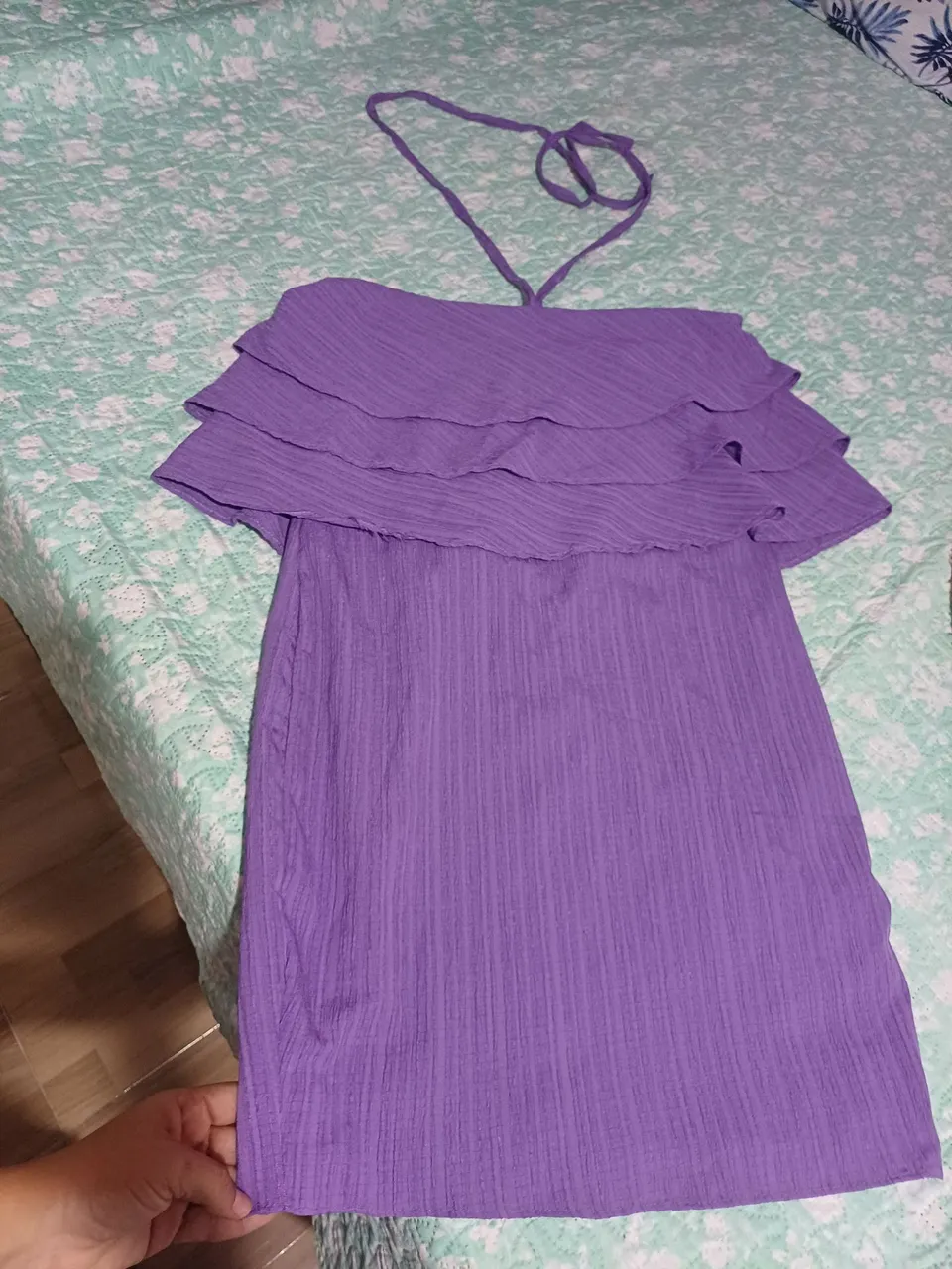 Vestido roxo com babados e alças