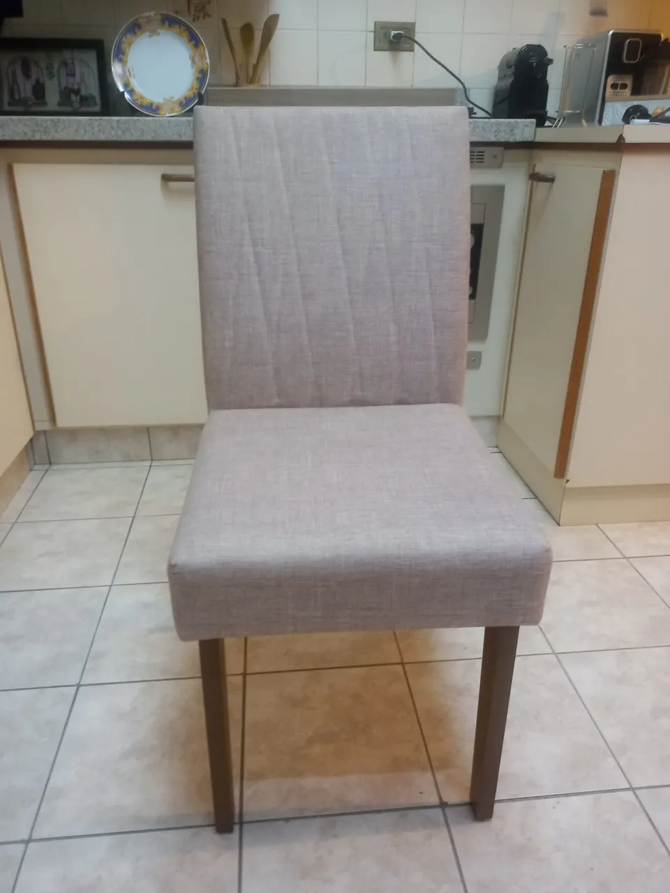 Cadeira de Jantar Estofada - Conforto e Elegância