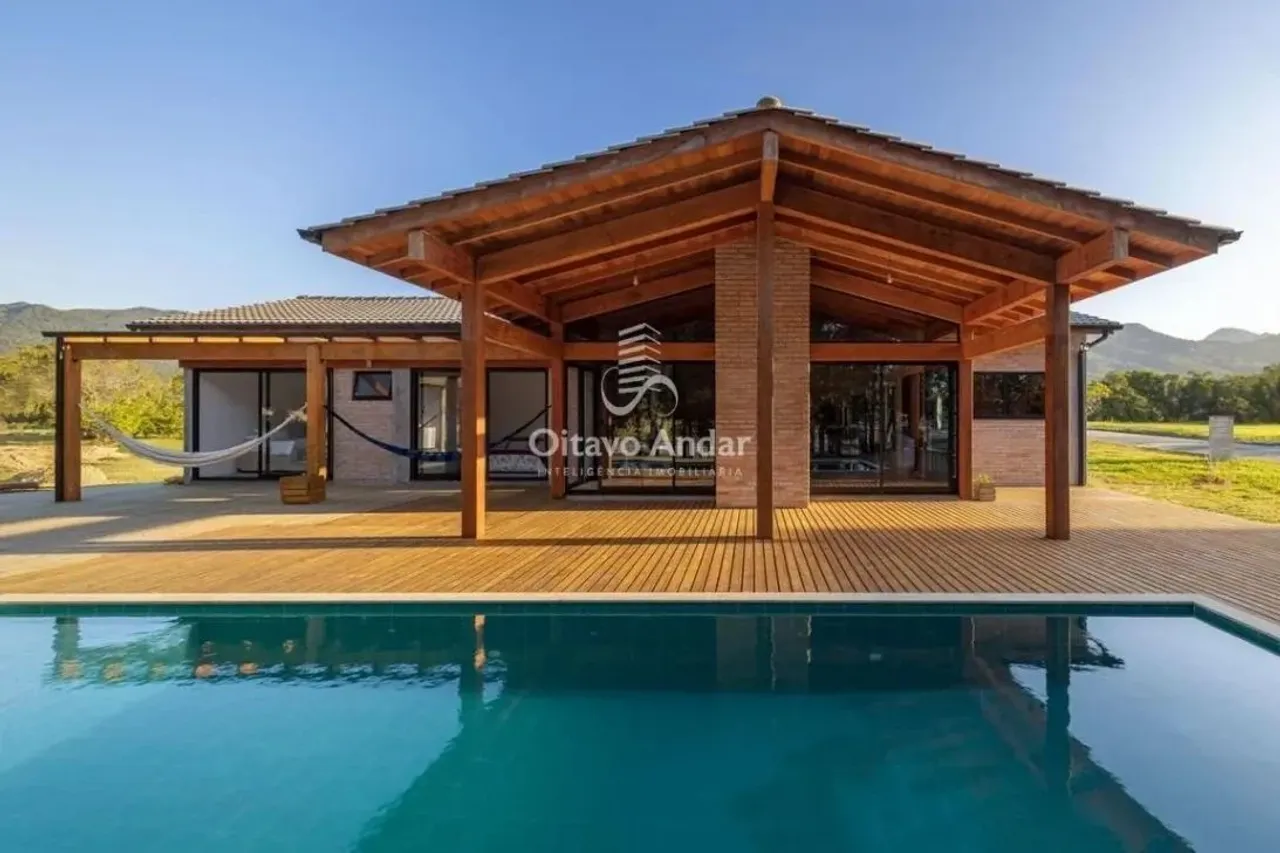 Casa 3 Quartos com 2 Suítes e 244m² - Sul do Rio