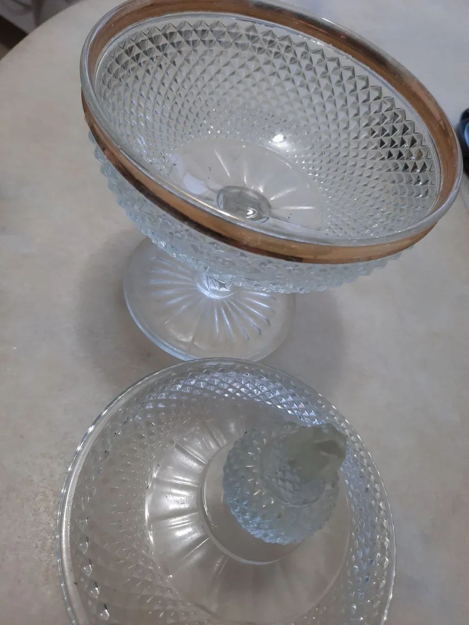 Potiche de cristal com pé e detalhes dourados - Foto 5