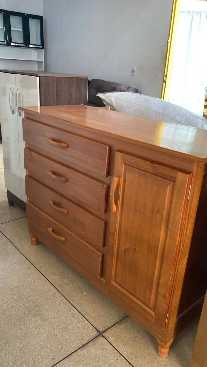 Cômoda de madeira 
