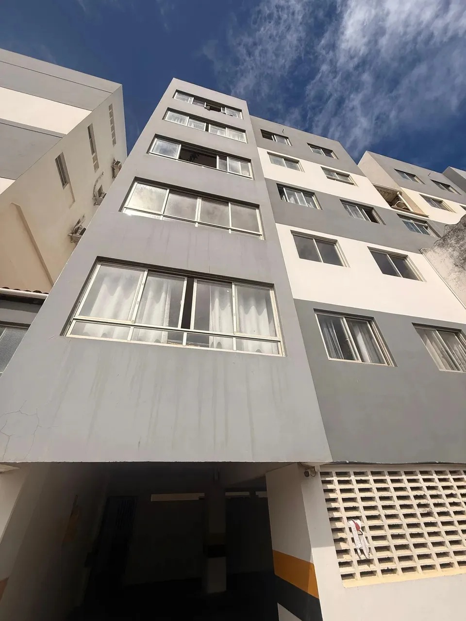 EXCELENTE APARTAMENTO 2/4 VISTA MAR NO COSTA AZUL, PREDIO DE ESCADA