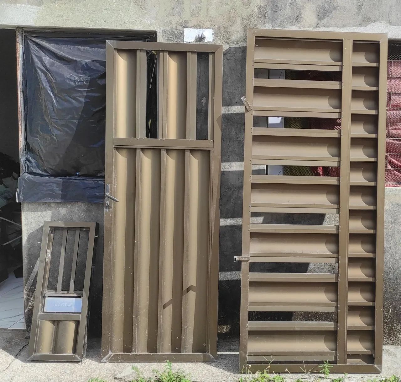 Porta Alumínio com caixa de correios