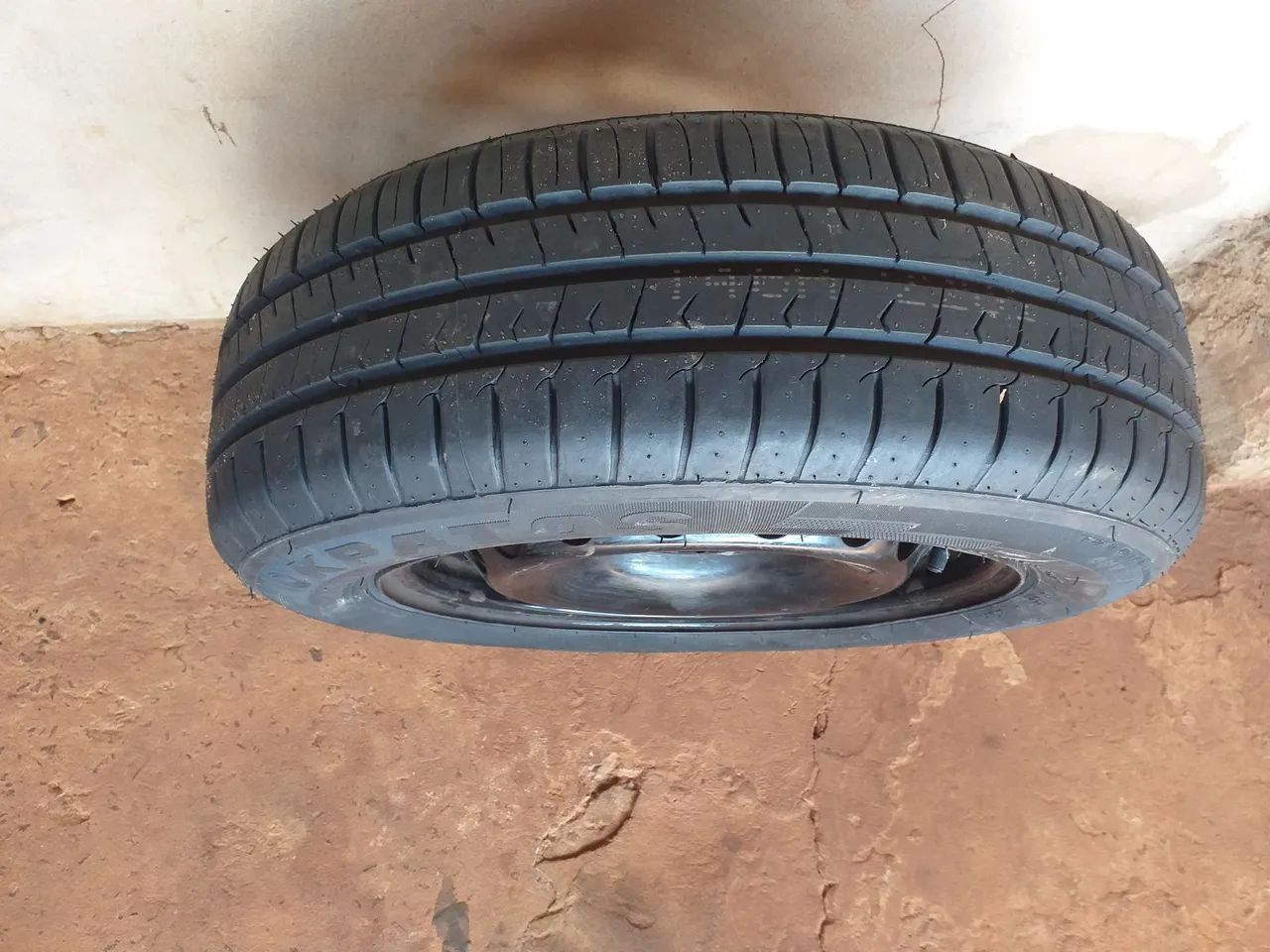 Estepe Ford Ka 2015 aro 14 pneu 175/65 - Foto 3