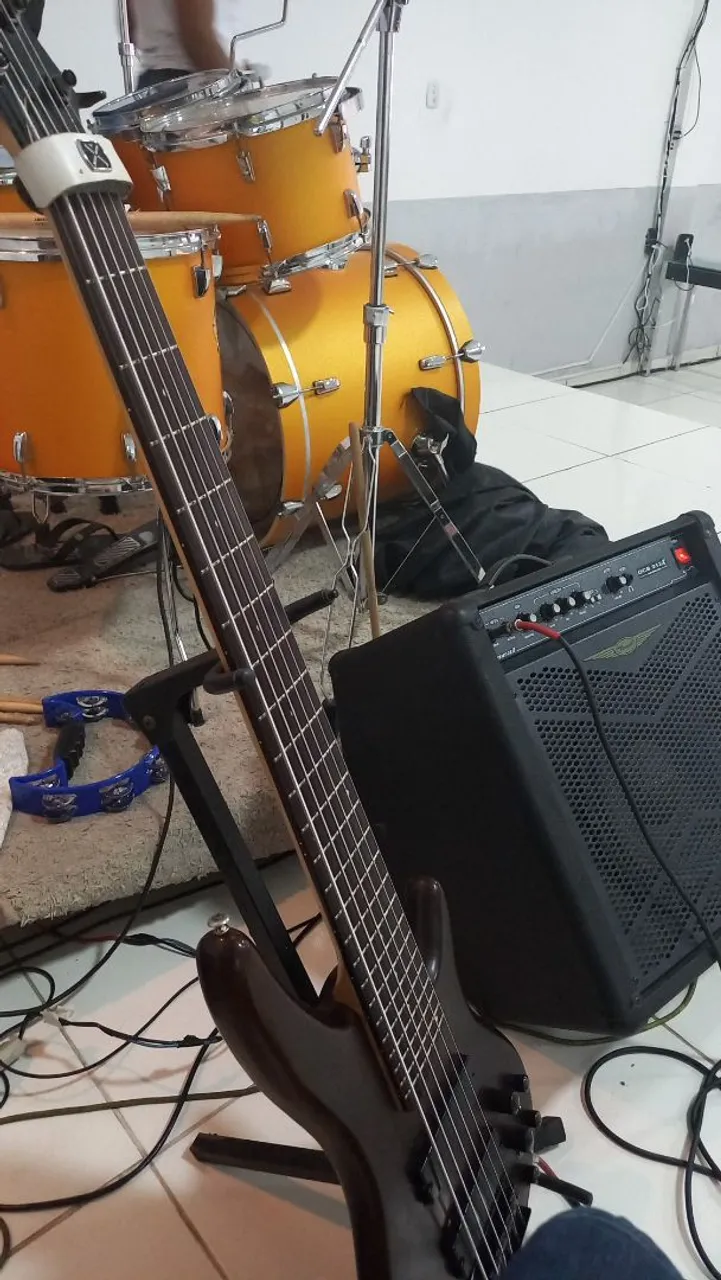 Baixo Elétrico em Ótimo Estado!