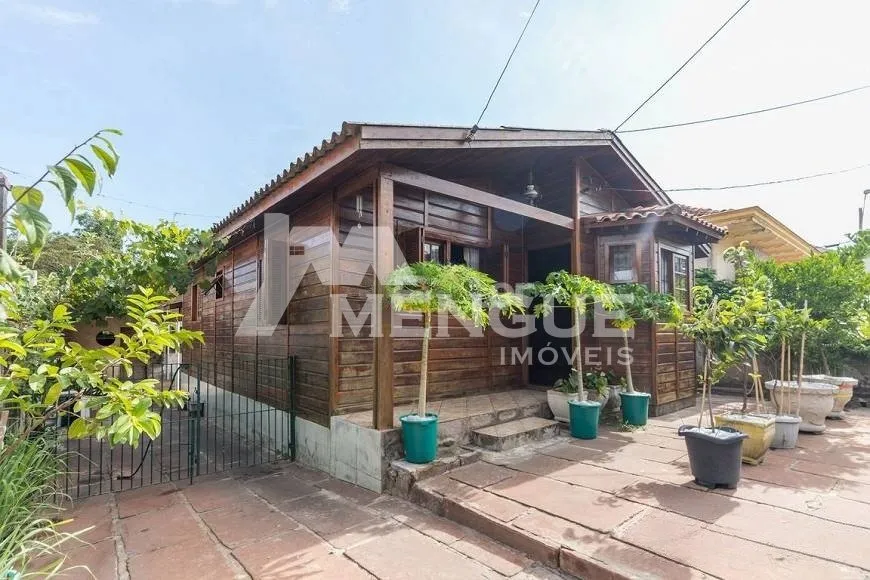 Casa residencial com 2 dormitórios à venda no bairro Jardim São Pedro em Porto Alegre com