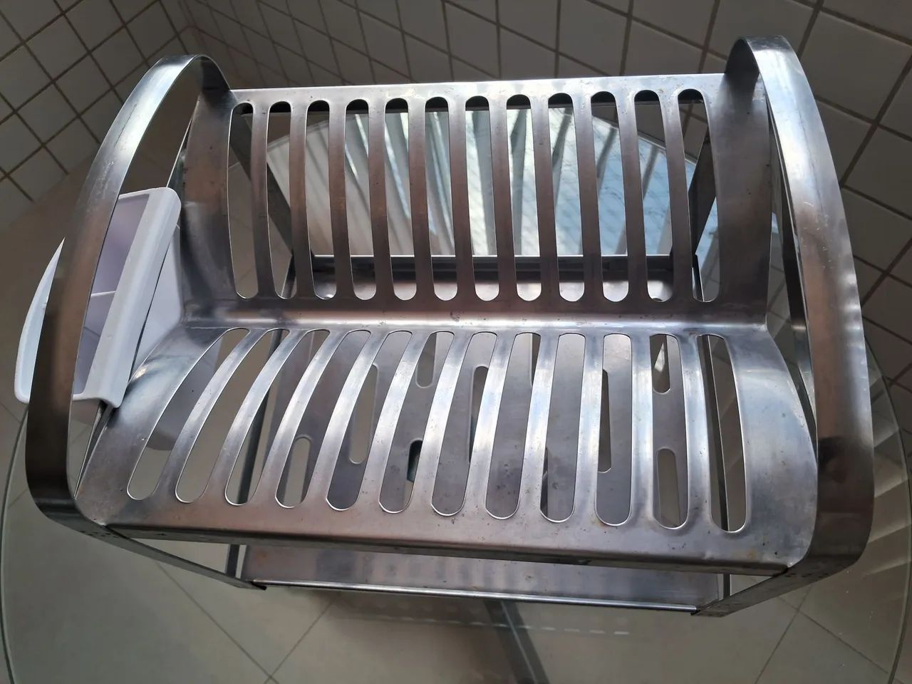 Escorredor de louças em aço inox Brinox com porta talheres e dois andares. - Foto 2