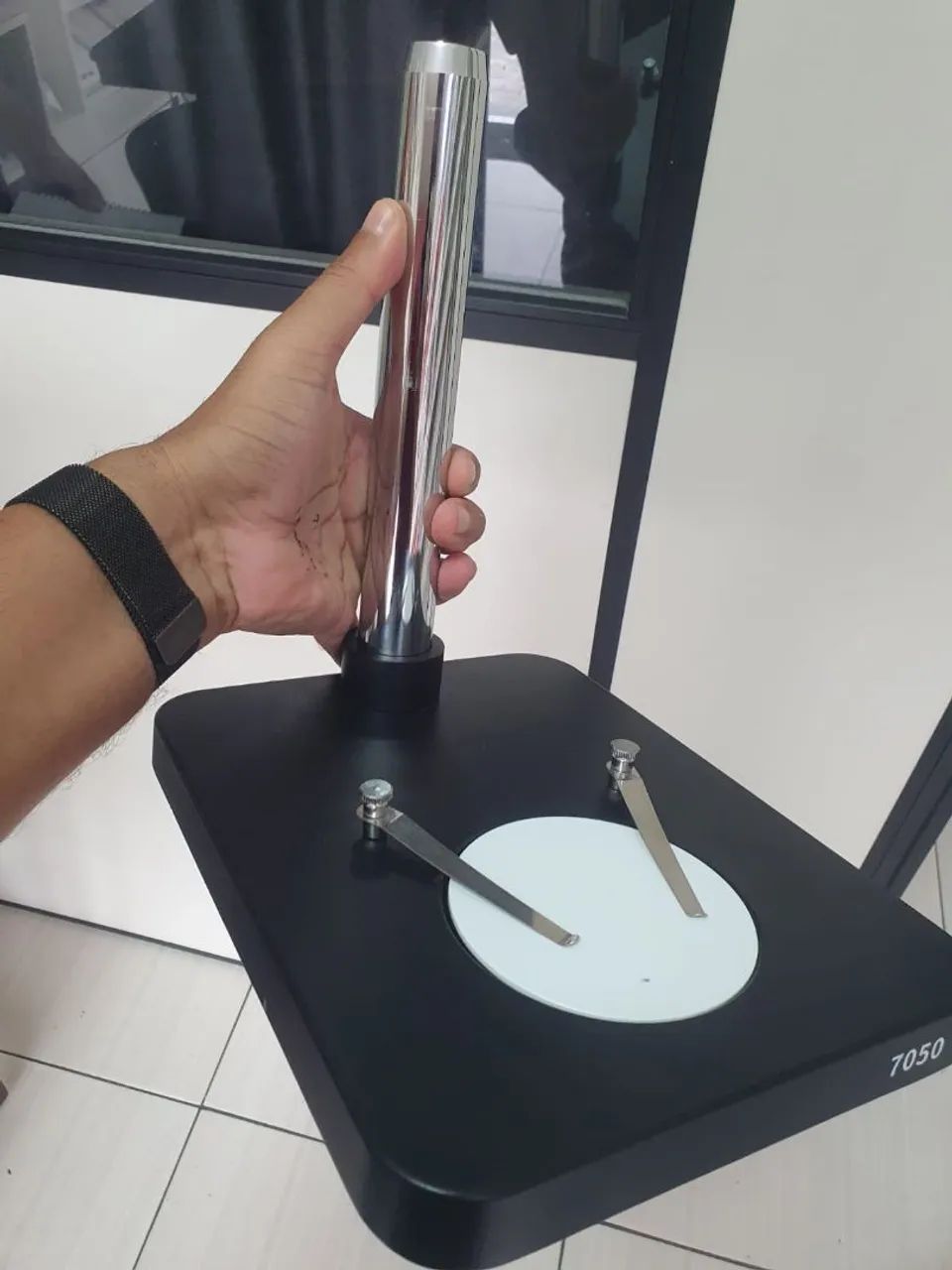 Suporte para equipamentos comerciais