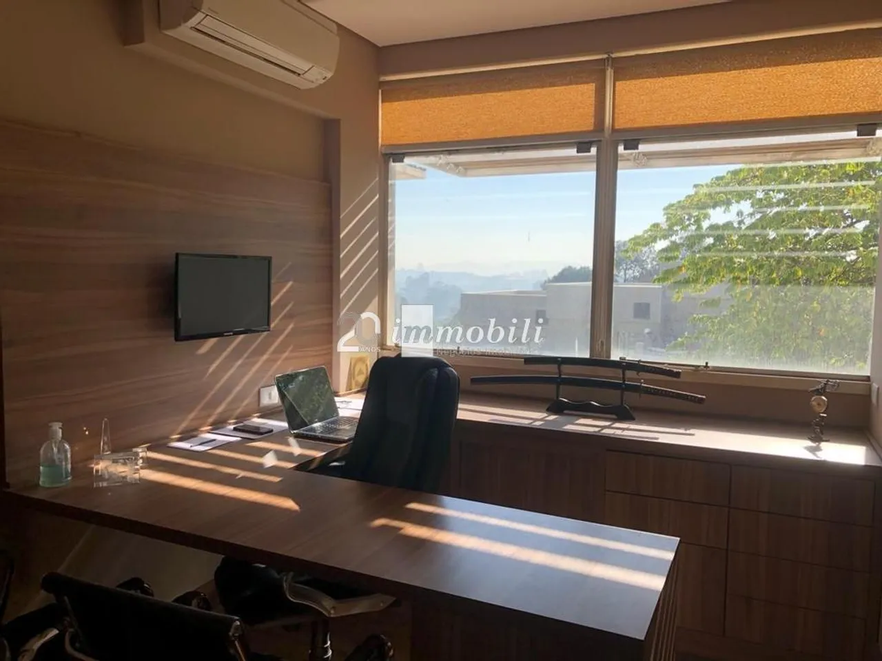 Sala à venda em Cotia, Granja Viana, com 135 m²