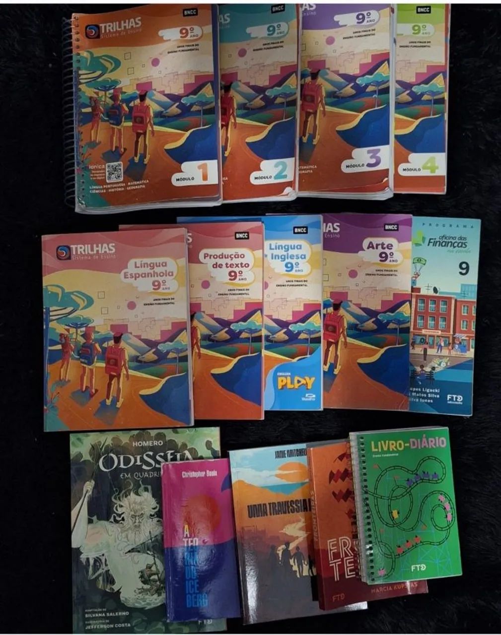 Livro 9° ano (FDT Trilhas) na caixa, completo - Papelaria - Satuba