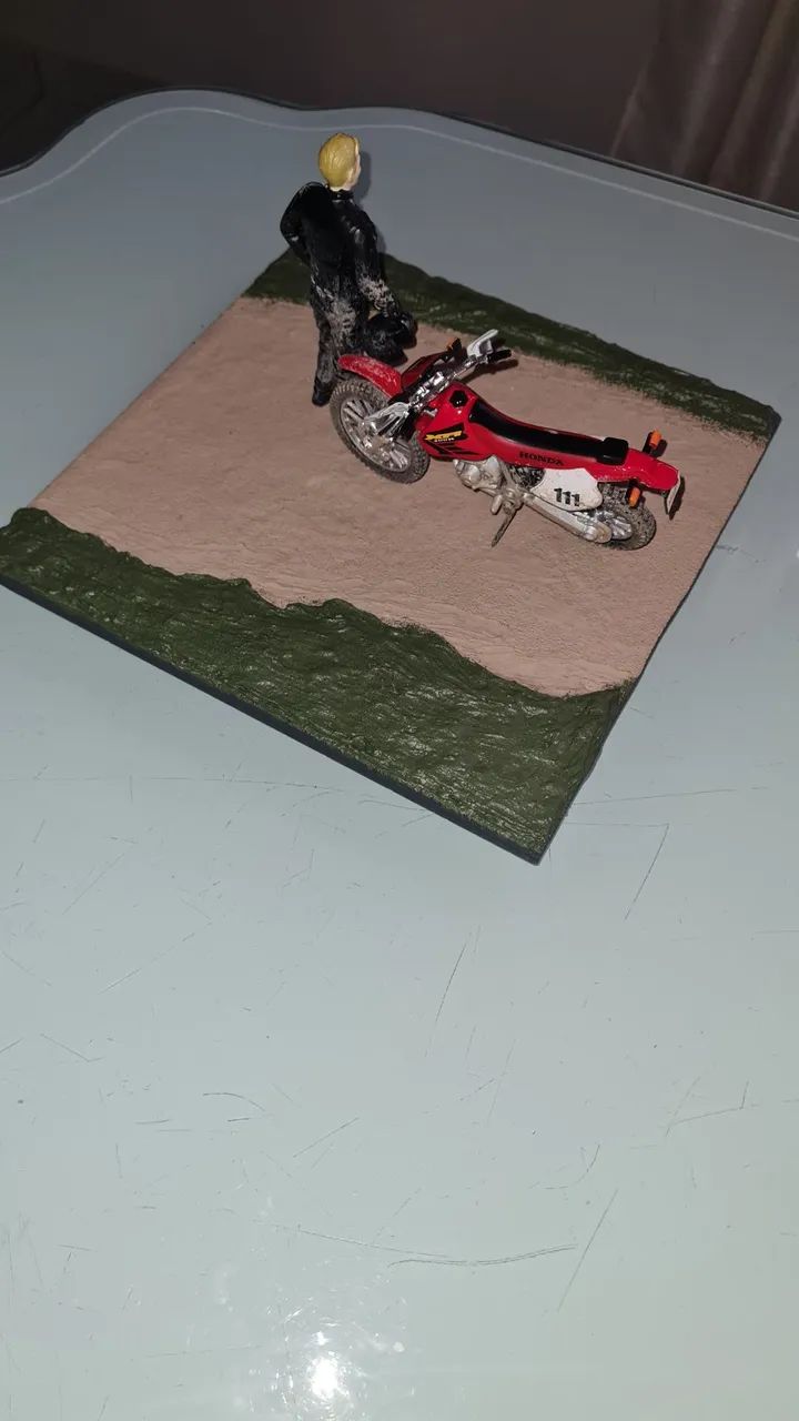 Boneco de Motociclista Colecionável - Foto 3