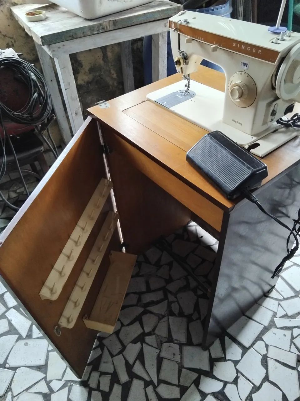 Maquina de costura zig zag. 247