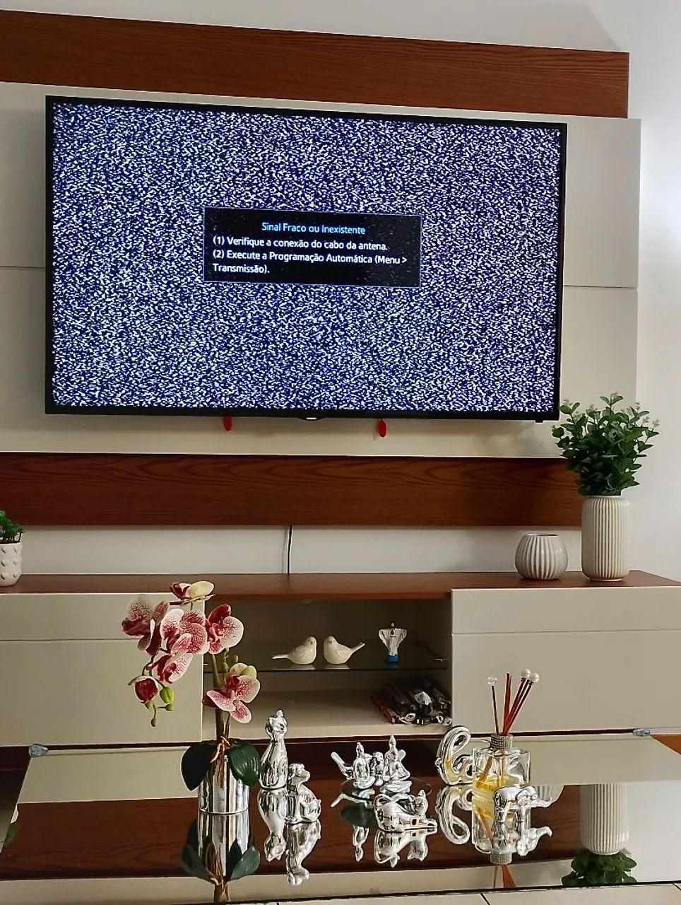 Selling used Samsung 58-inch smart TV, but in perfect condition and working normally64313035910529121