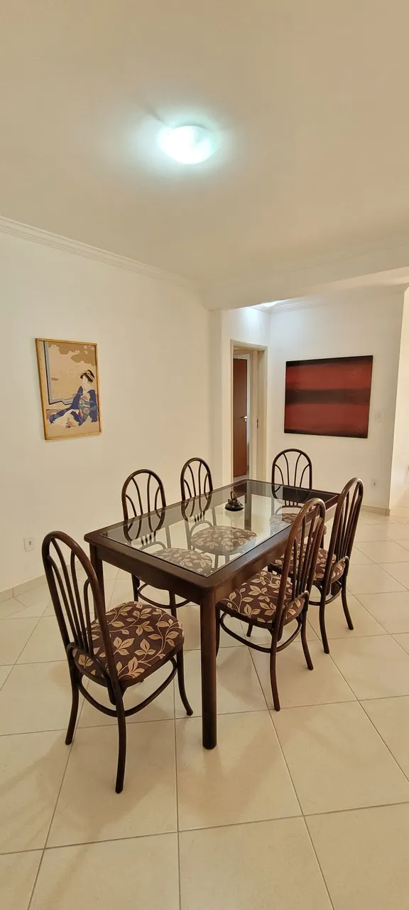 Mesa de Jantar de Madeira com 6 Cadeiras