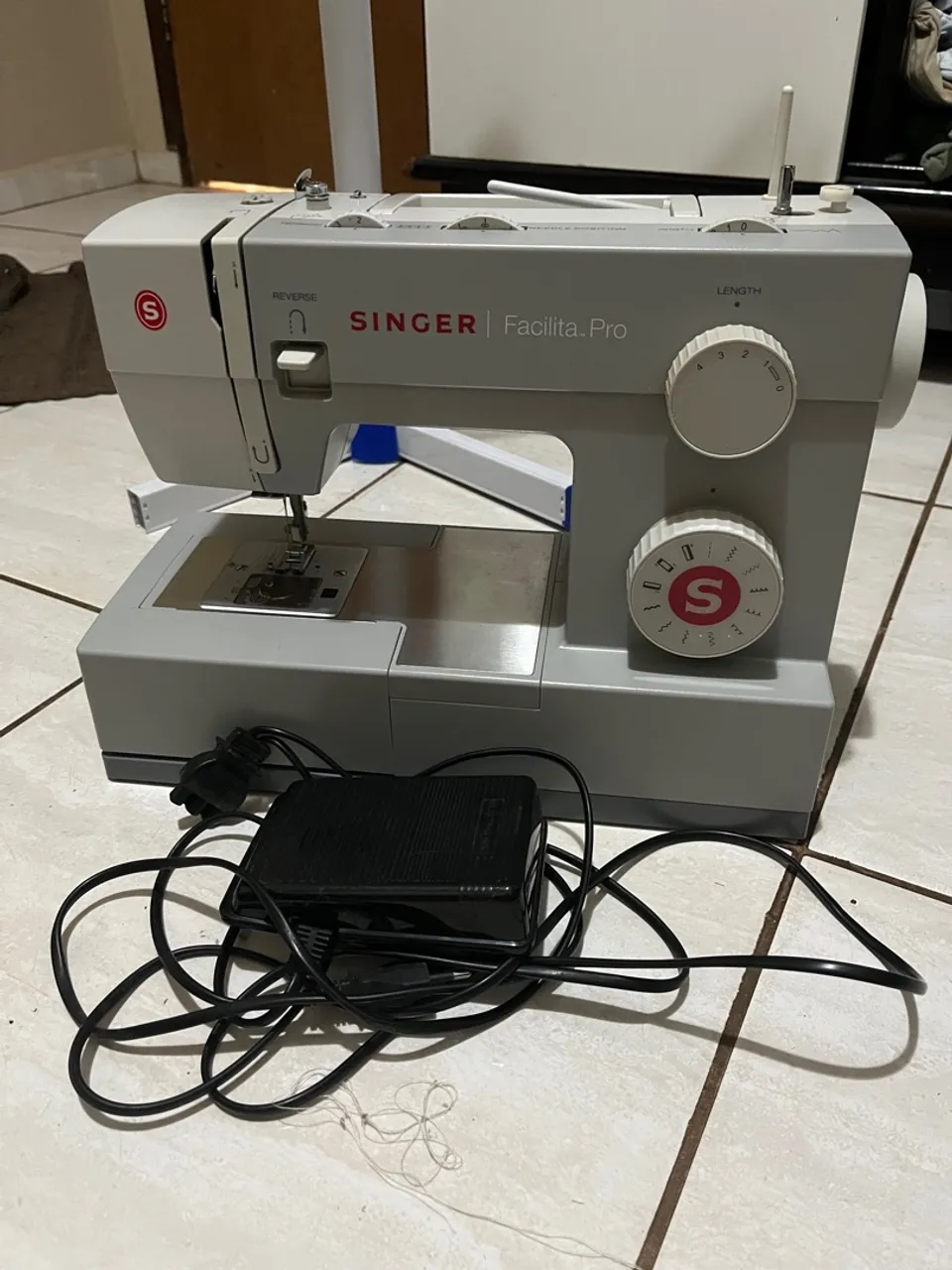 Máquina de Costura Singer Facilita Pro