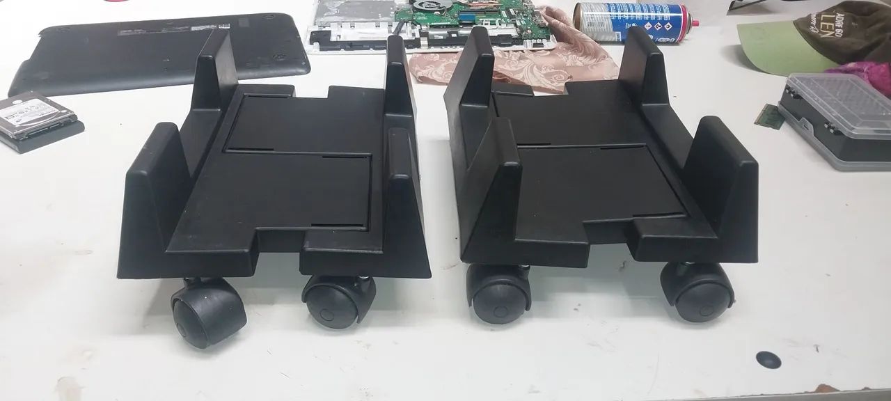 Base para CPU com Rodinhas