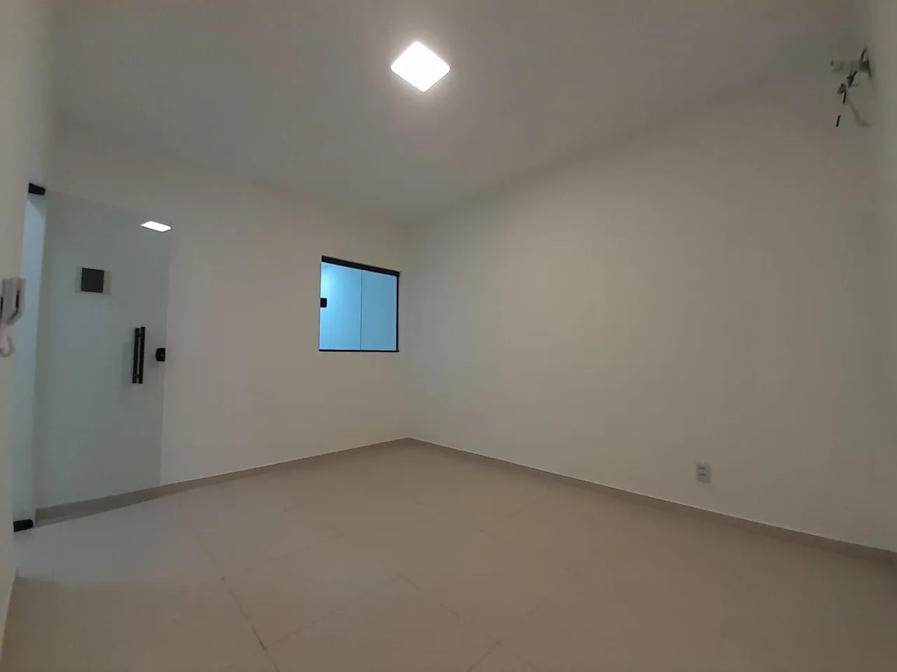 Alugo sala comercial em galeria