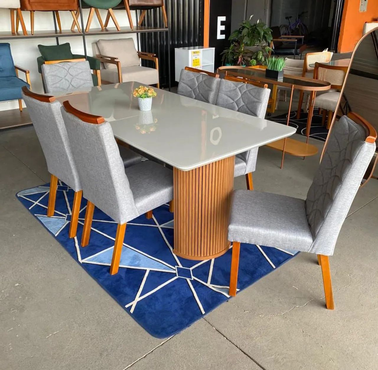 Mesa de jantar com 6 cadeiras 