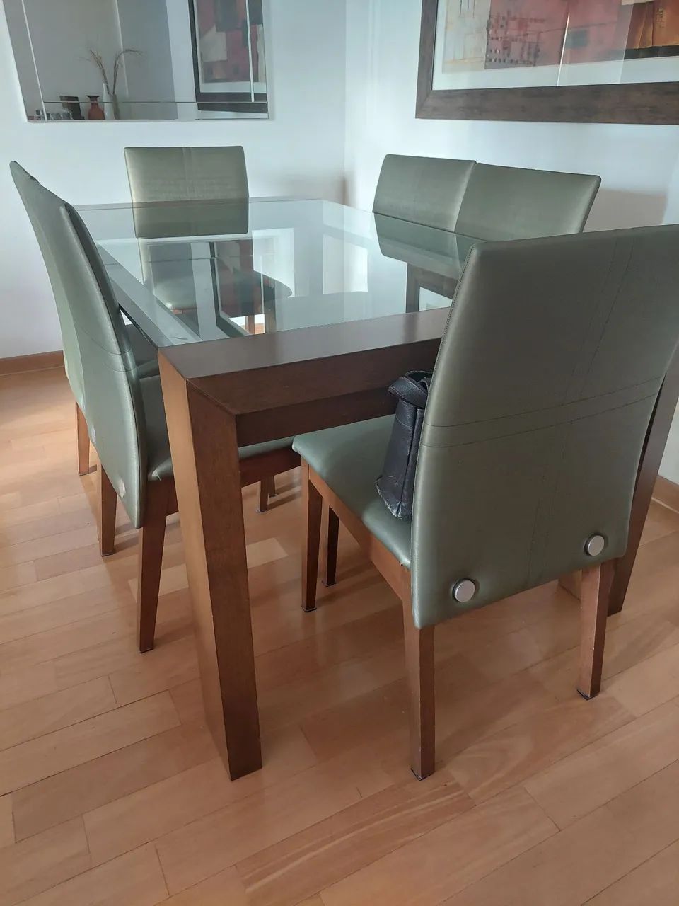 Conjunto em madeira semi novo mesa jantar + 6 cadeiras + aparador marca Dunelli House  - Foto 3
