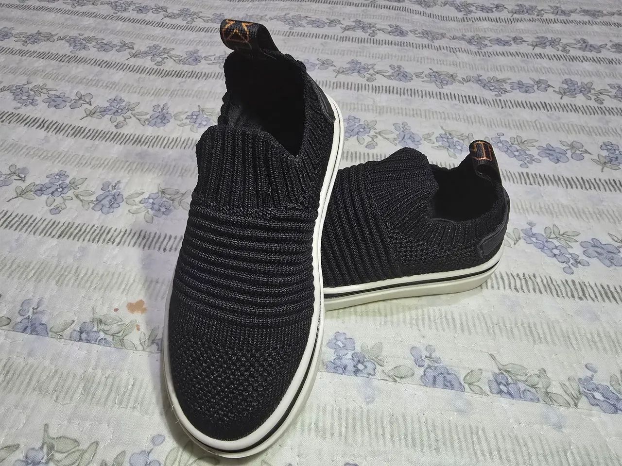 Tênis Klin preto de tecido