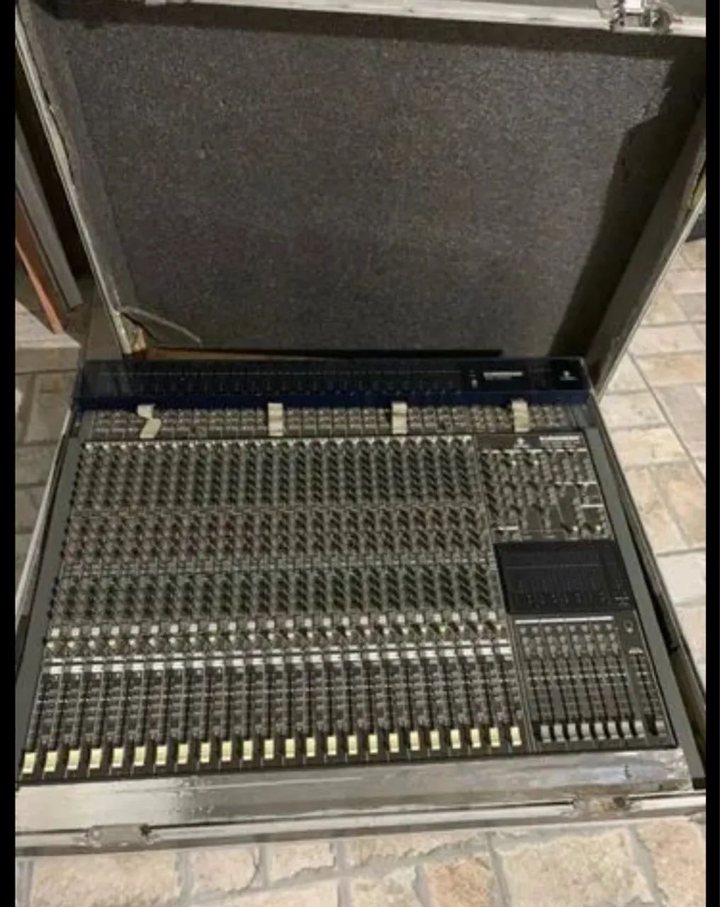Mesa de Som Behringer Eurodesk MX8000A - Foto 5