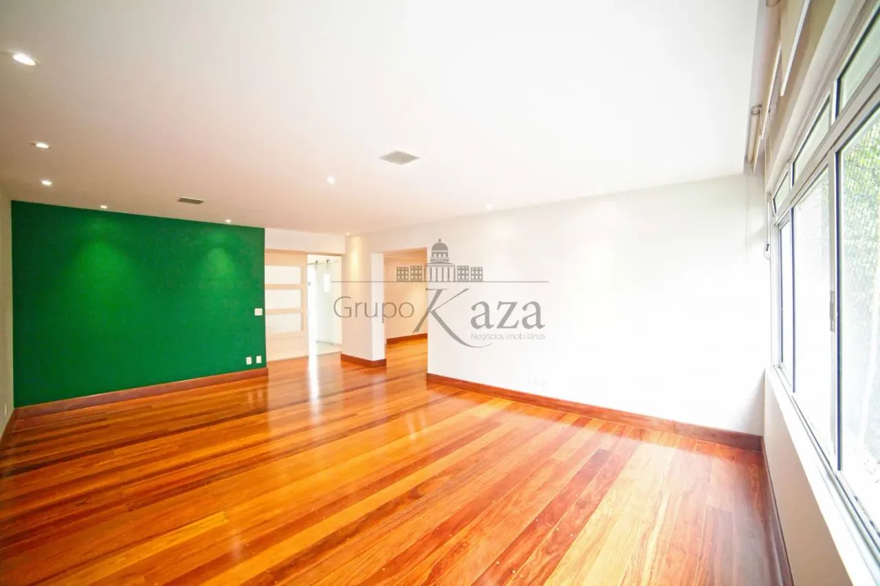 Apartamento -Jardim América - 2 Dormitórios sendo 1 Suíte - 149m2