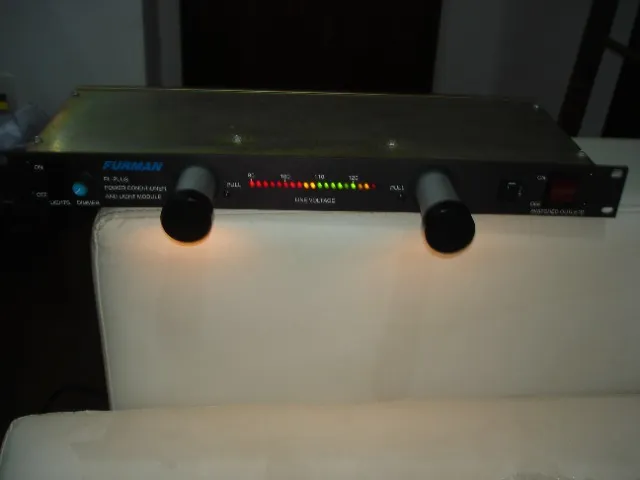 FURMAN PL-PLUS POWER CONDITIONER C/LIGHT PARA STUDIO 110v - MADE IN USA