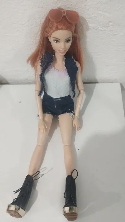 Boneca Barbie com Roupas e Acessórios