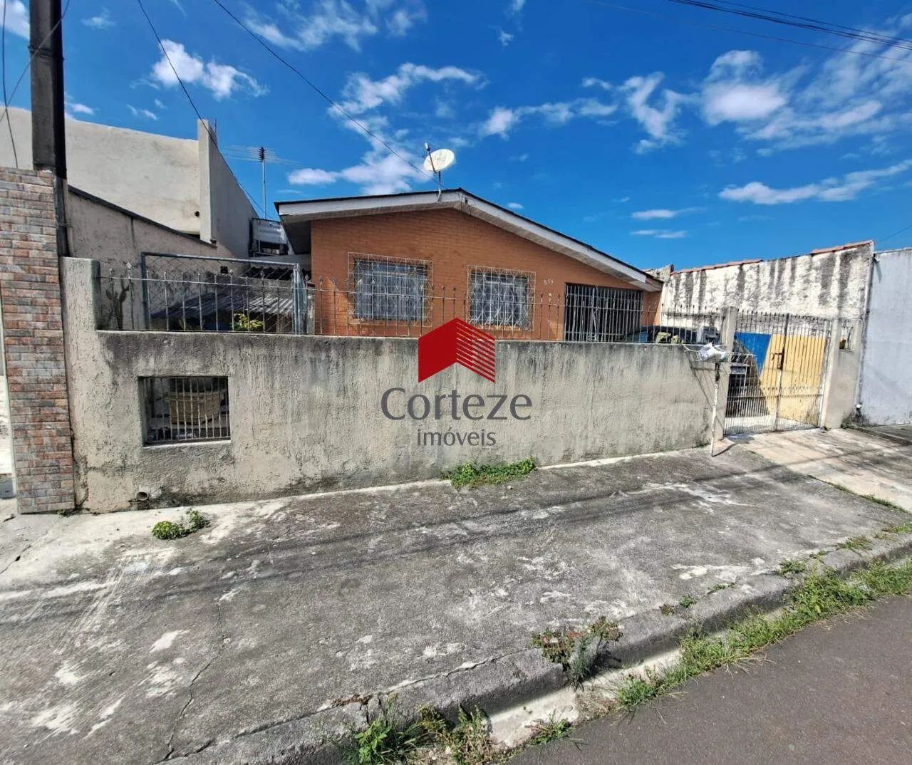 Casa com 149,5m² 4 quartos, à venda, no bairro Sítio Cercado em Curitiba