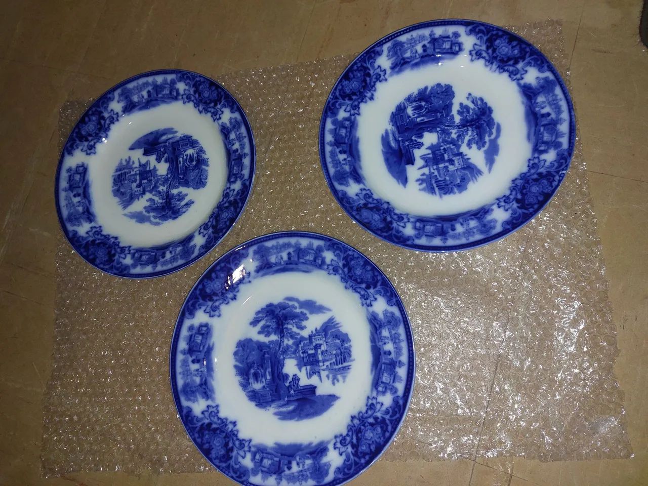 3 Pratos Antiguidades em porcelana azul e branca