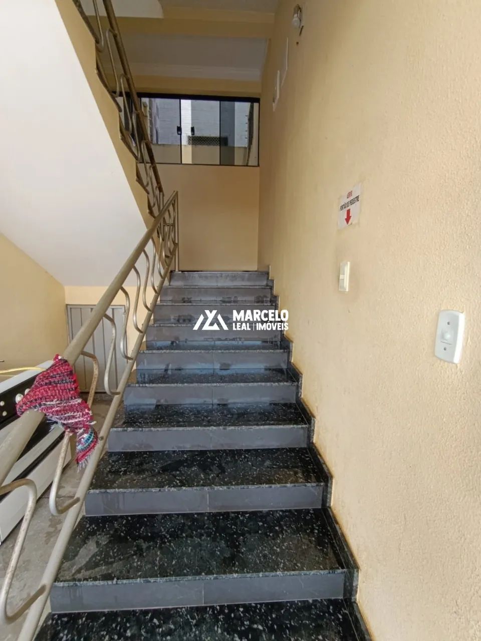 Alugo apto grande de 3º andar com 3/4 sendo 01 suíte + Dependência completa a po - Foto 4